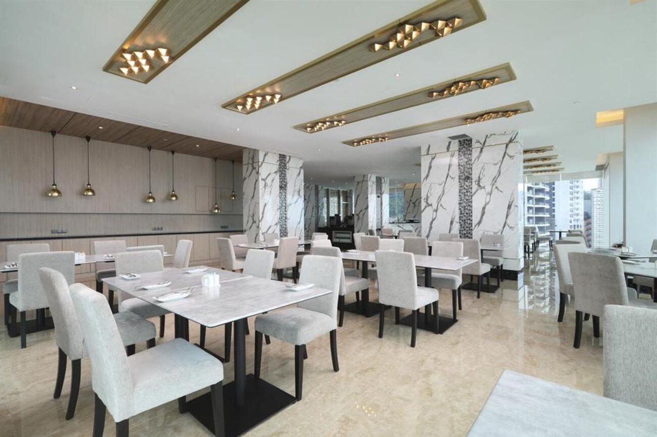 Hotel Hompton By The 4*