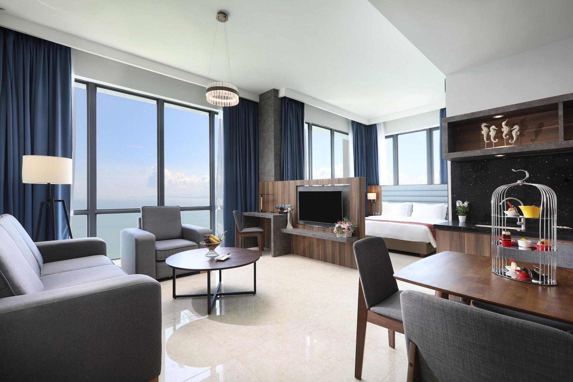 Hotel Hompton By The