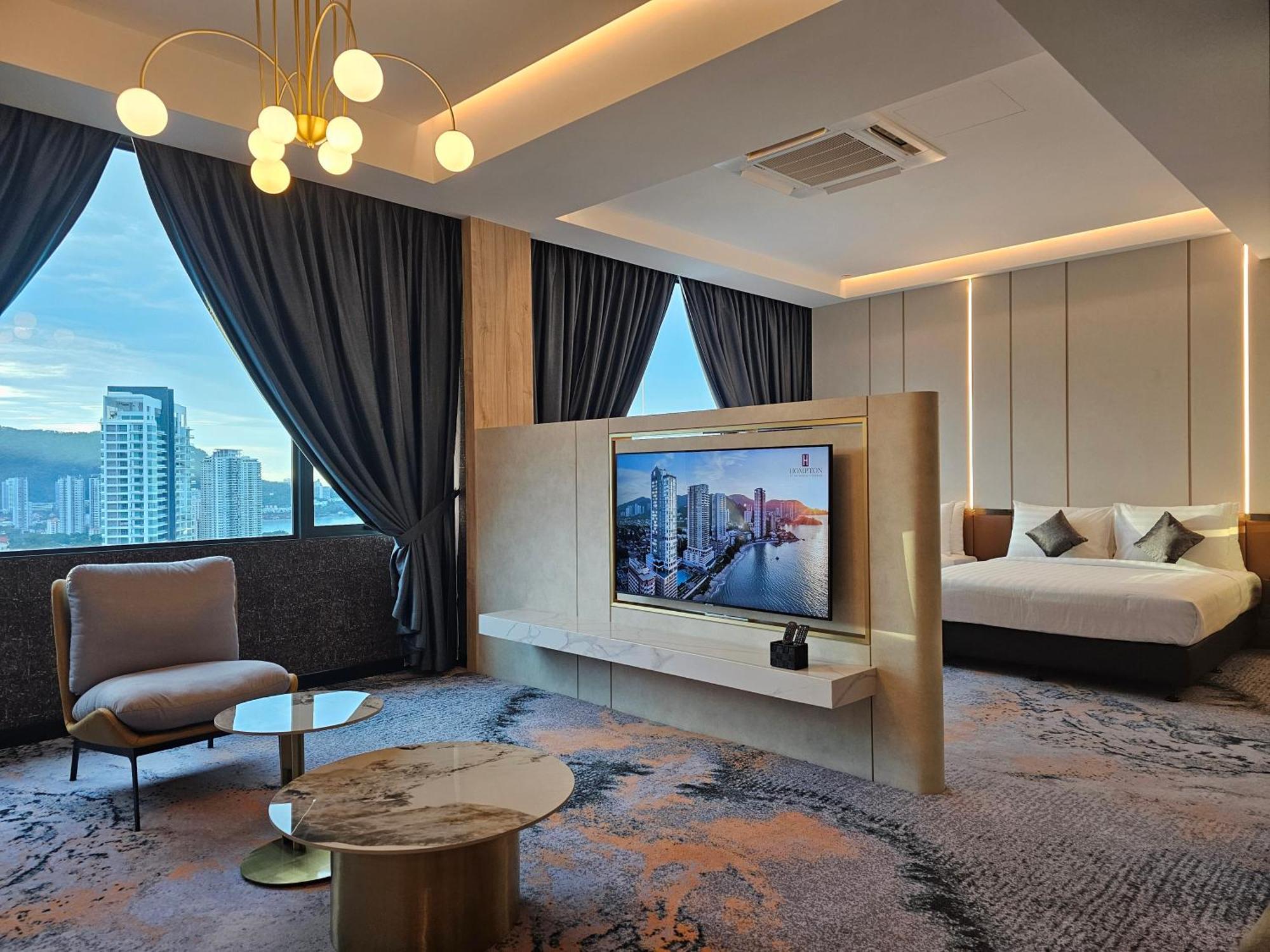 Hompton By The Hotel 4*