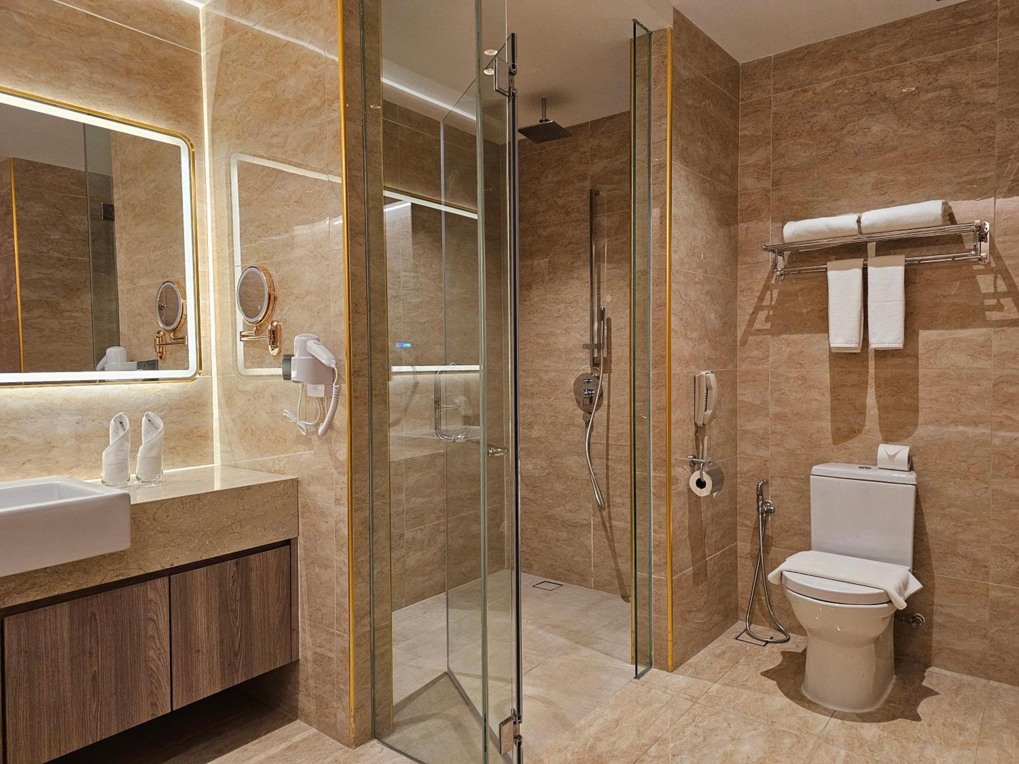 Hompton By The 4*